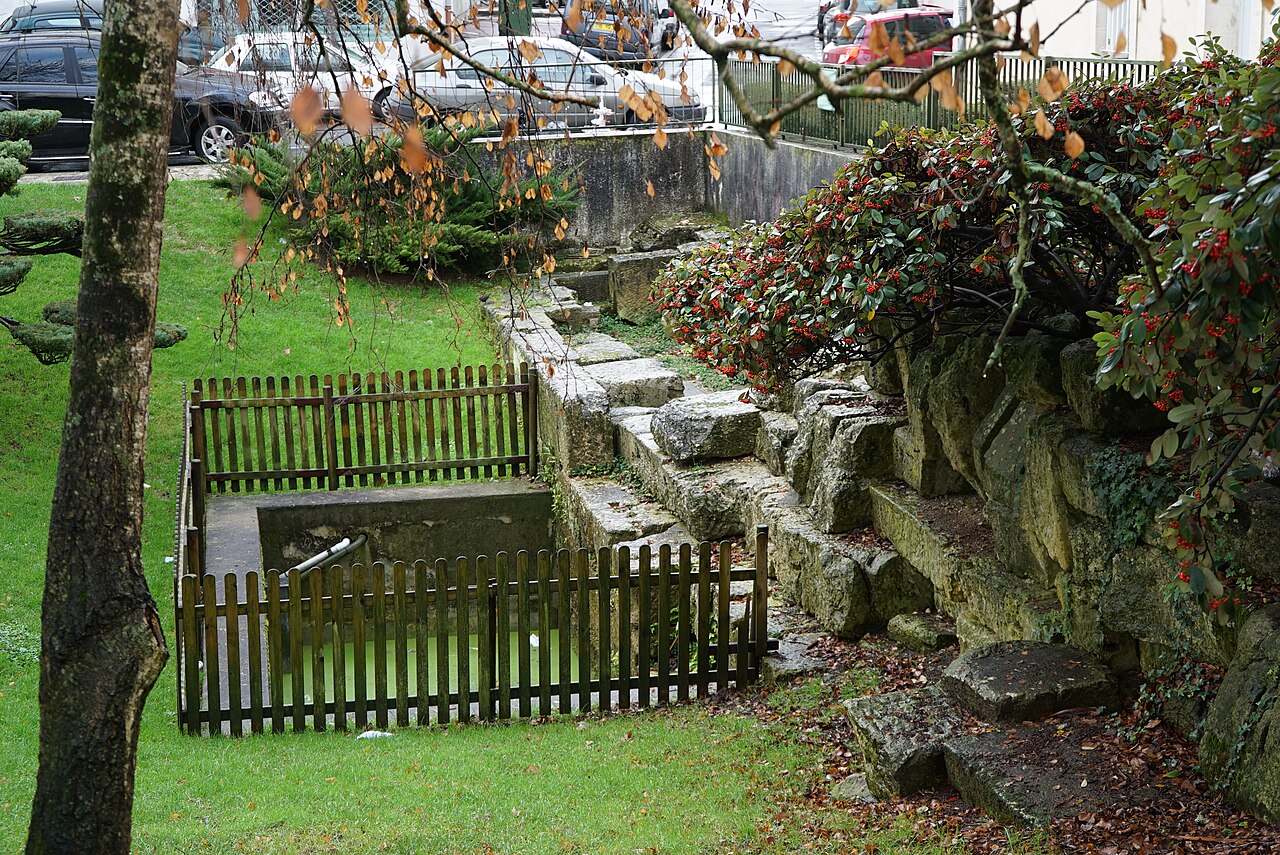 Vestige du mur de l'enceinte gallo-romaine de Mediolanum Santonum (Saintes)