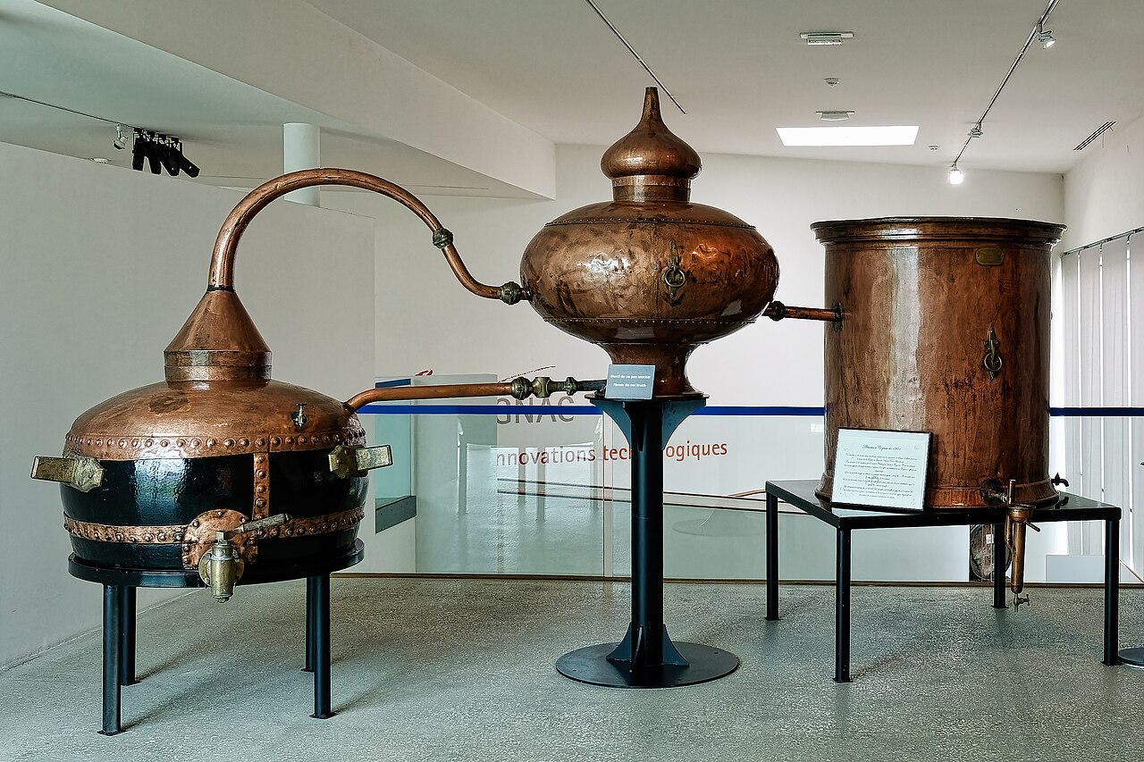Intérieur du Musée des savoir-faire du Cognac, labellisé Musée de France, installé dans les anciens remparts de Cognac, Charente