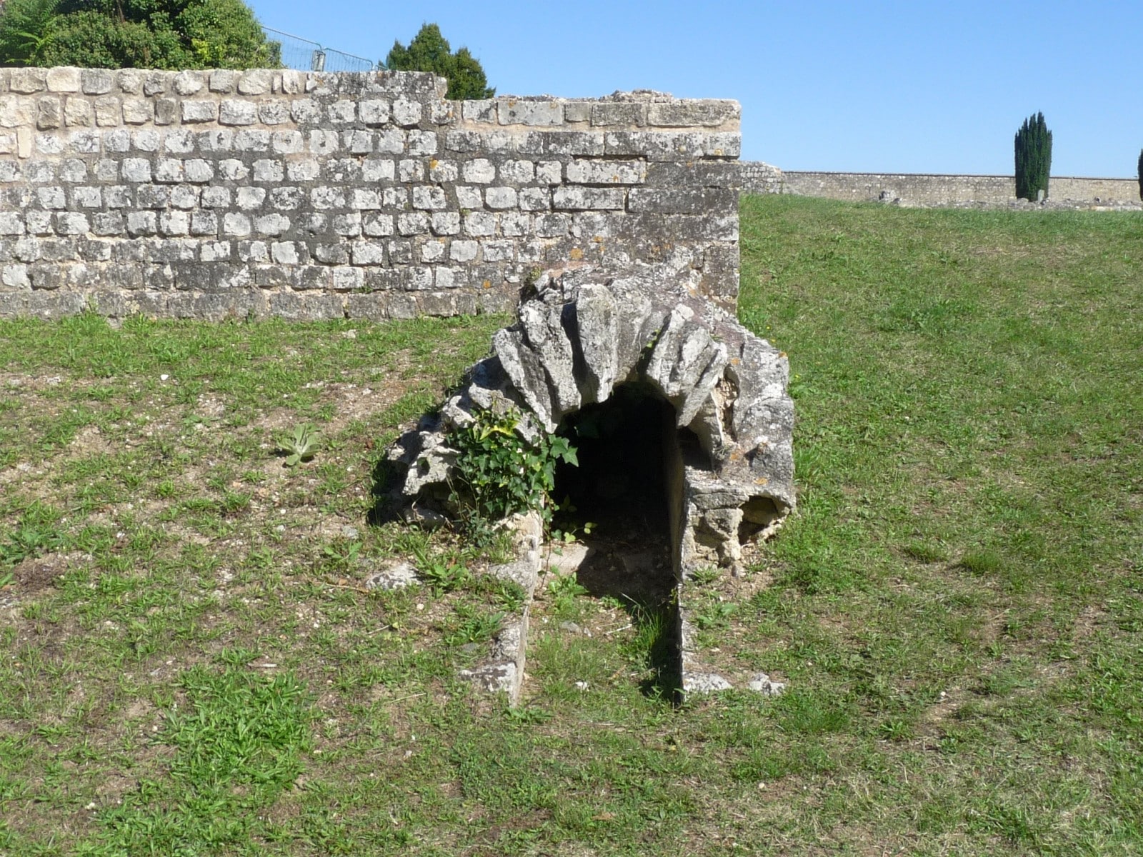 Conduit hydraulique souterrain des thermes gallo-romains de Saint-Saloine à Saintes